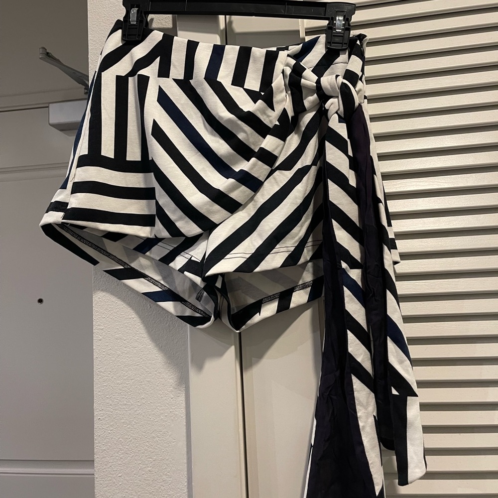 Three Of Something: Wrong Turn Barrier Shorts - image 4